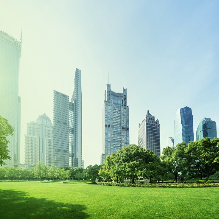 Die Bürogebäude auf dem Bild werden mit Smart-Data-Technologien von meteoviva effizienter und klimafreundlicher